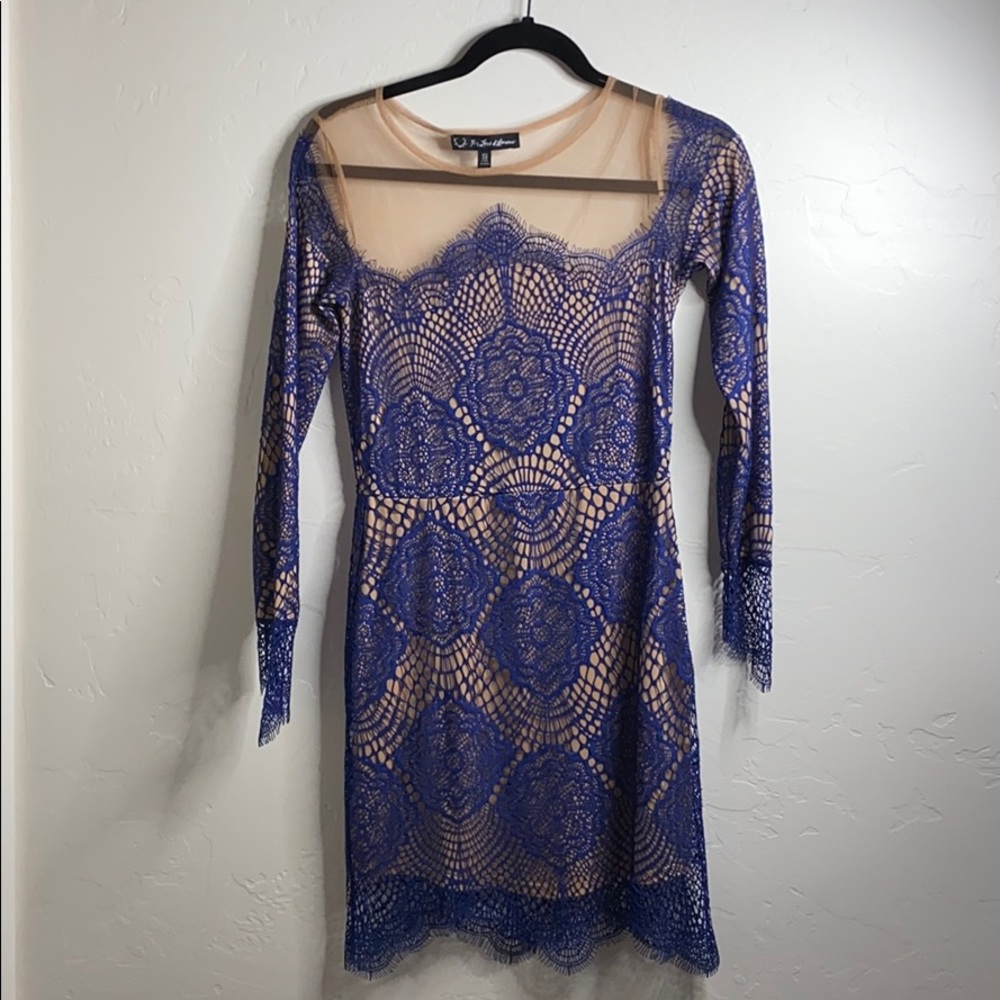 Lacey bodycon dress but on the looser side!